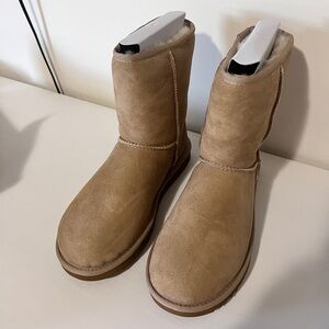 UGG CLASSIC SHORT II WOMEN SHOES SIZE 8